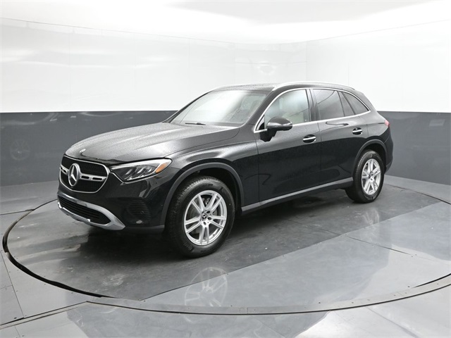 2025 Mercedes-Benz GLC Base's photo