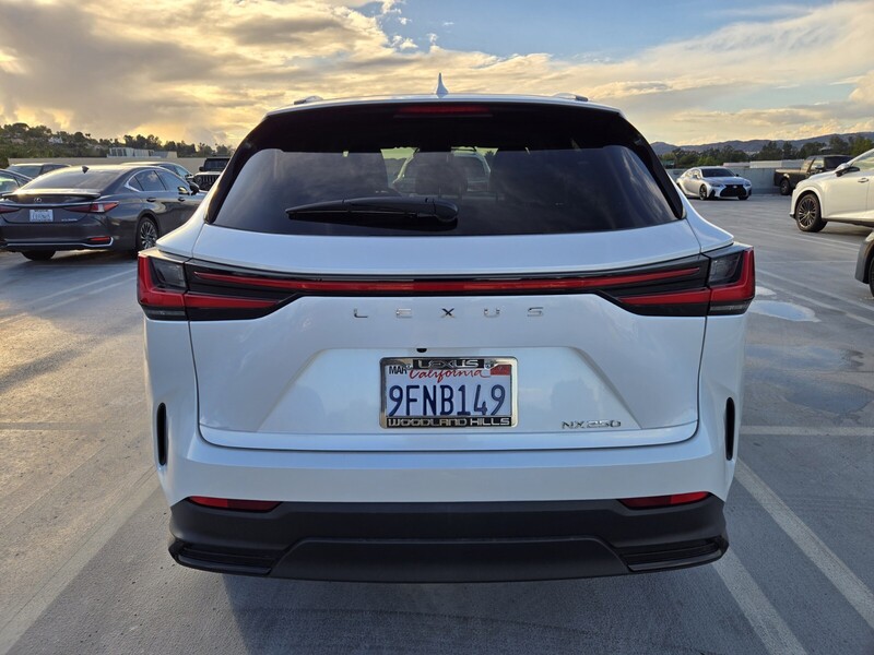 2023 Lexus NX 250 photo 4