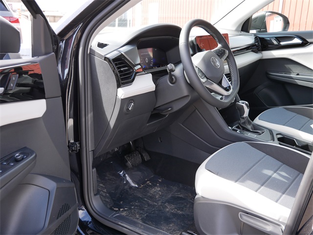 2025 Volkswagen Taos S photo 4