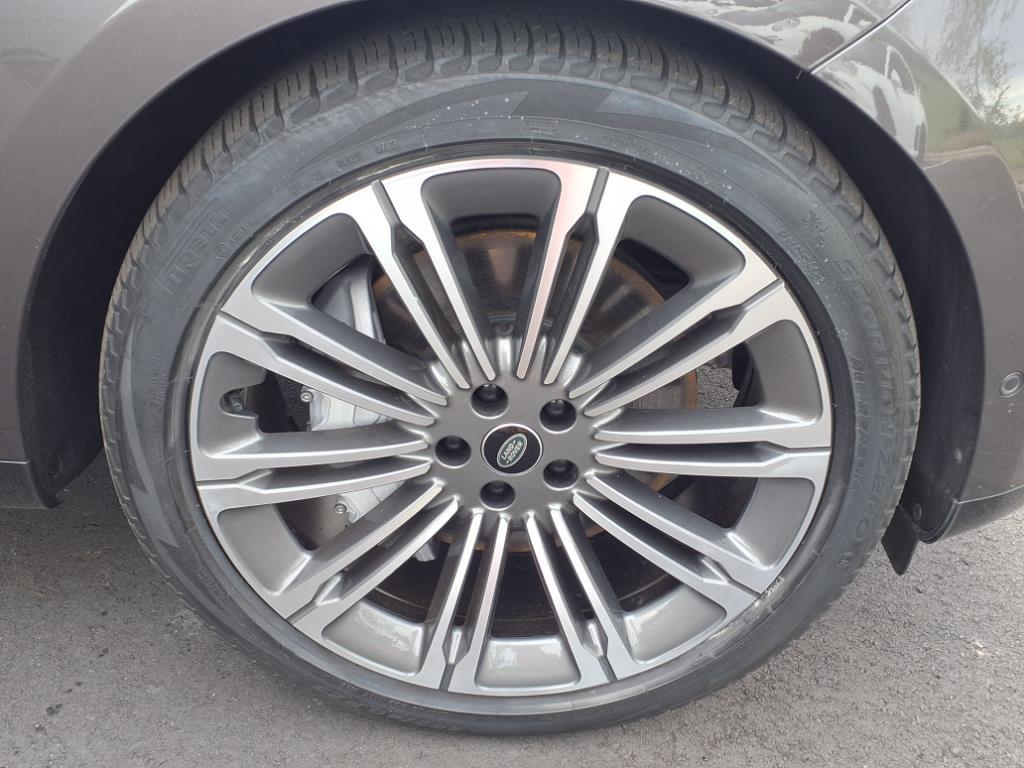 2023 Land Rover Range Rover SE photo 31