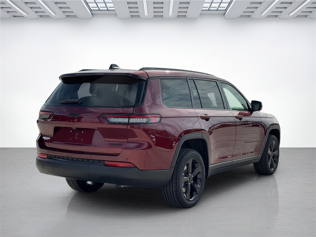 2025 Jeep Grand Cherokee Limited photo 3