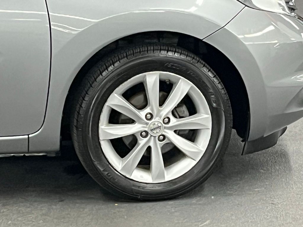 2015 Nissan Versa Note SL photo 32