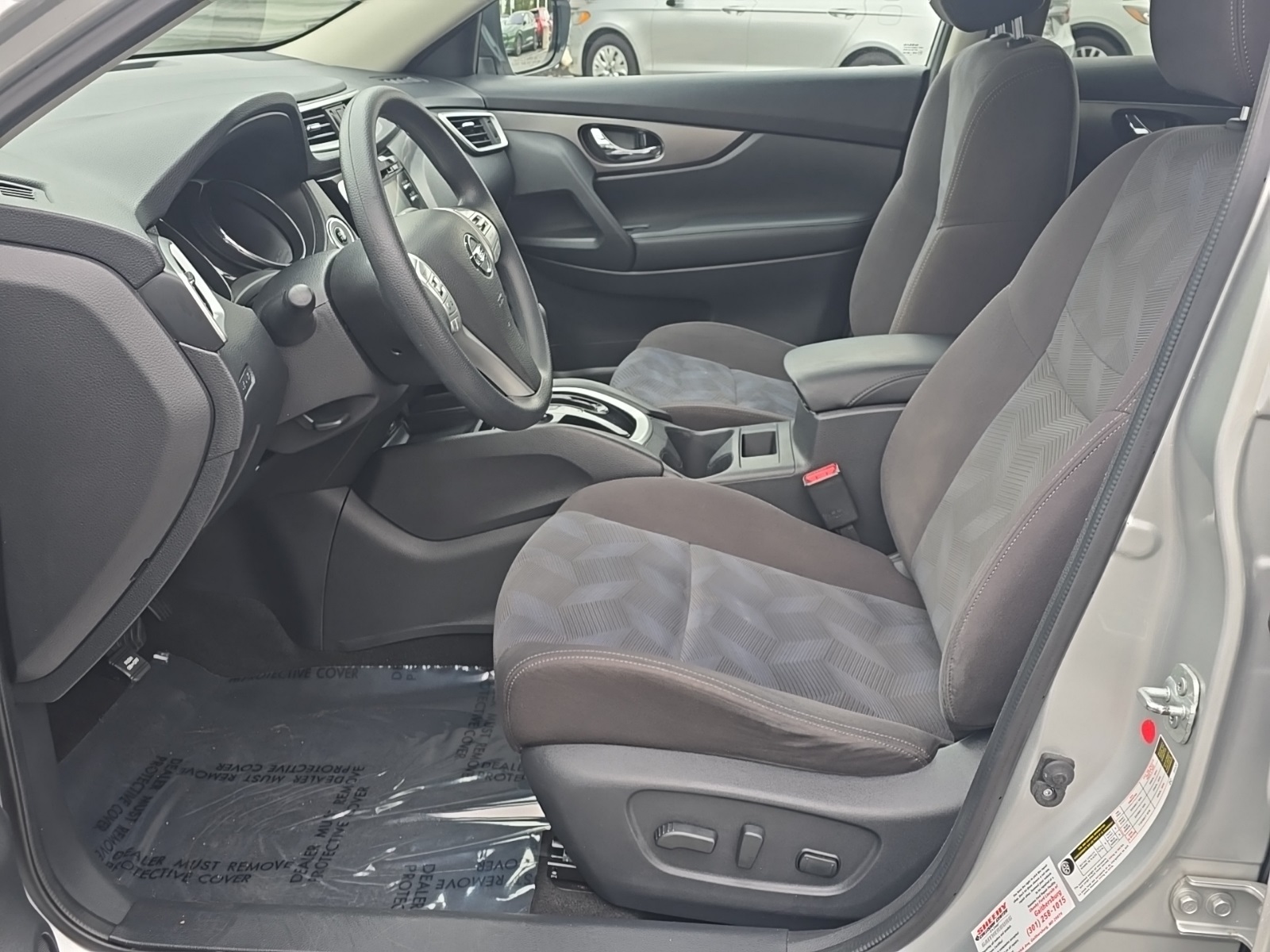 2016 Nissan Rogue SV photo 3