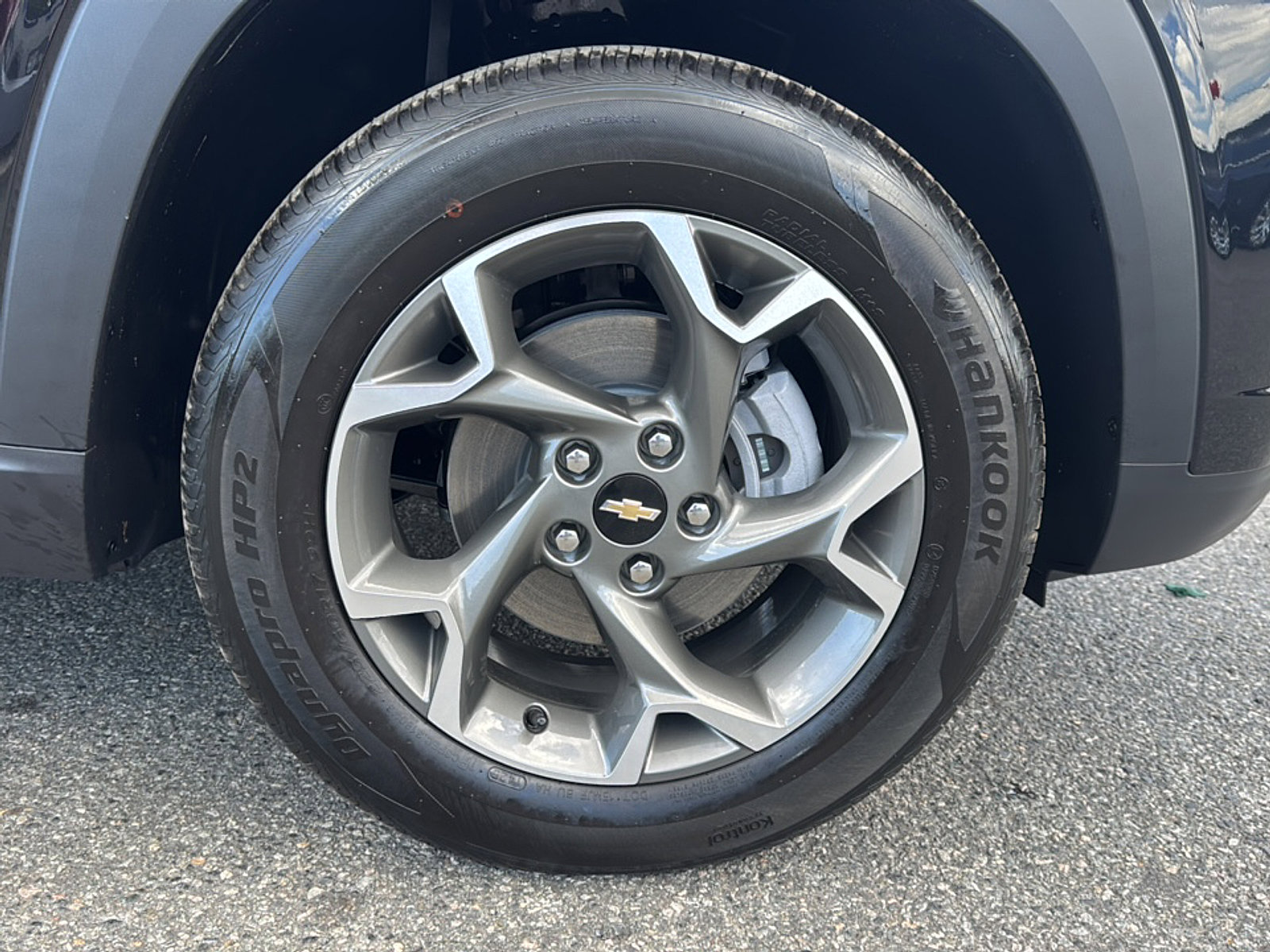 2025 Chevrolet Trax LT photo 9