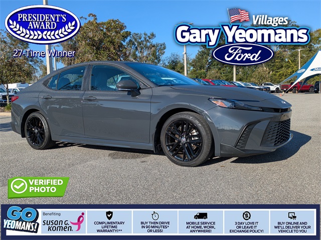 2025 Toyota Camry SE's photo