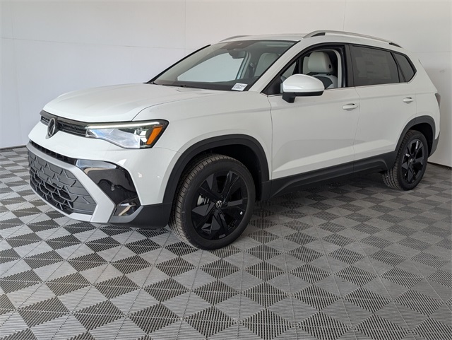 2025 Volkswagen Taos SE photo 4