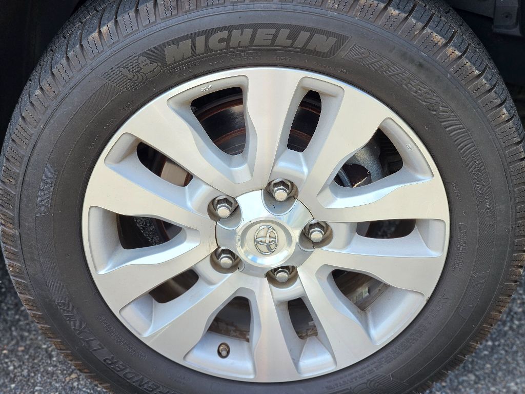 2019 Toyota Sequoia Platinum photo 6
