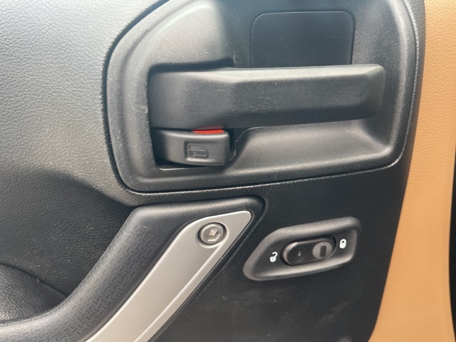 2016 Jeep Wrangler Unlimited Sahara photo 16