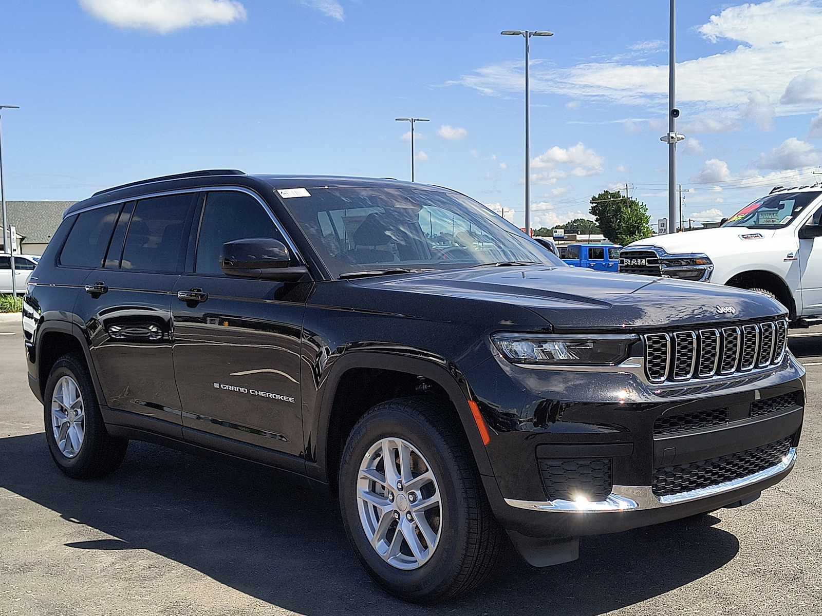 2025 Jeep Grand Cherokee Laredo X photo 5
