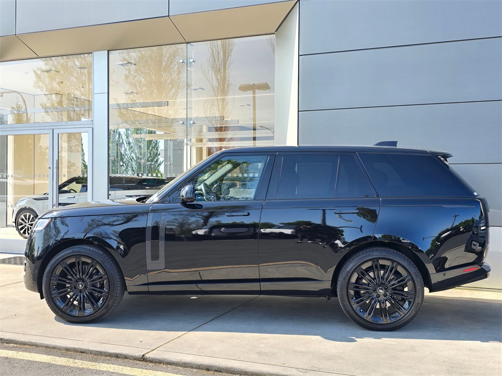 2025 Land Rover Range Rover SE photo 4