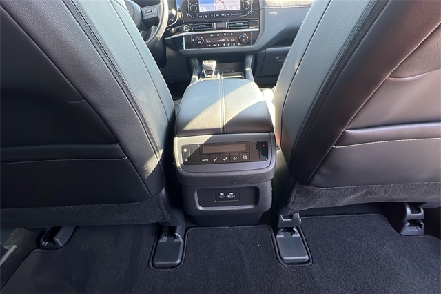 2024 Nissan Pathfinder SL photo 24