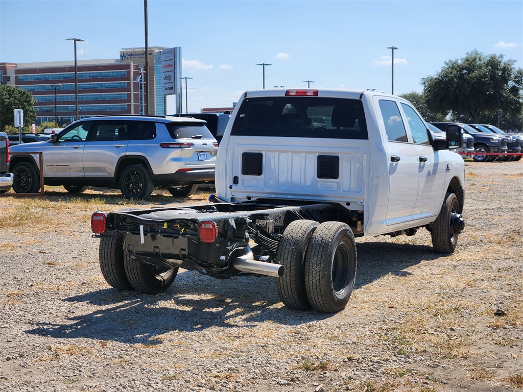 2026 Ram 3500 Tradesman photo 4