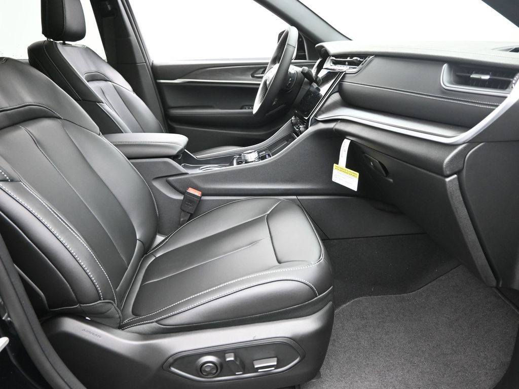 2025 Jeep Grand Cherokee Limited photo 5