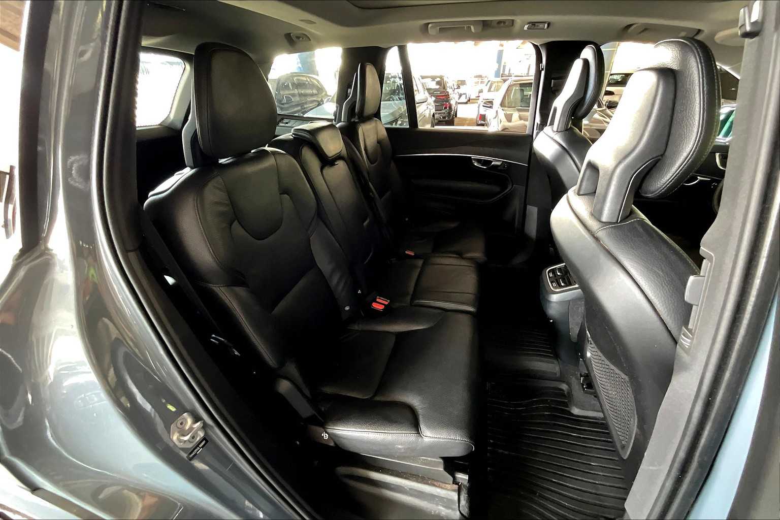 2020 Volvo XC90 Momentum photo 19
