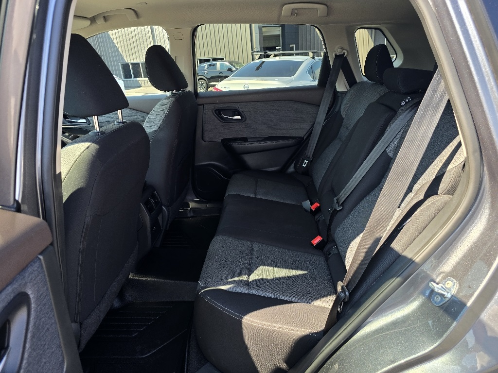 2023 Nissan Rogue SV photo 11
