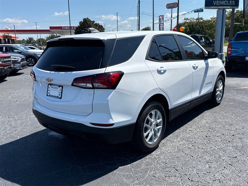 2023 Chevrolet Equinox LS photo 3
