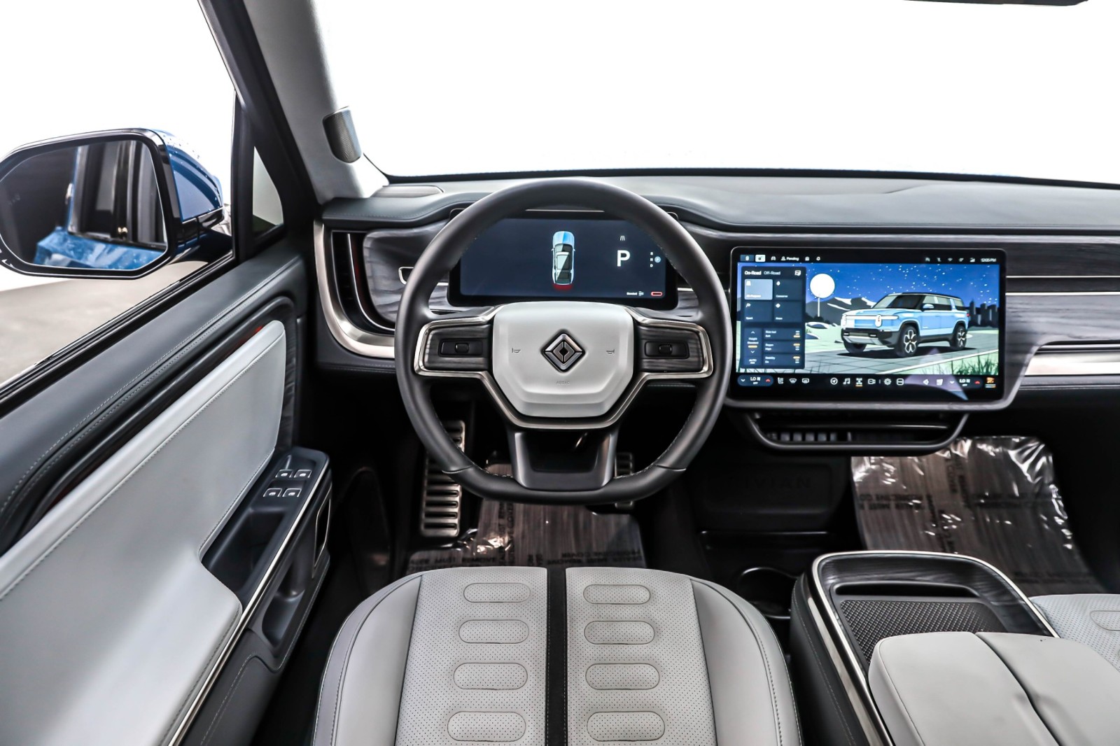 2023 Rivian R1S Adventure photo 4