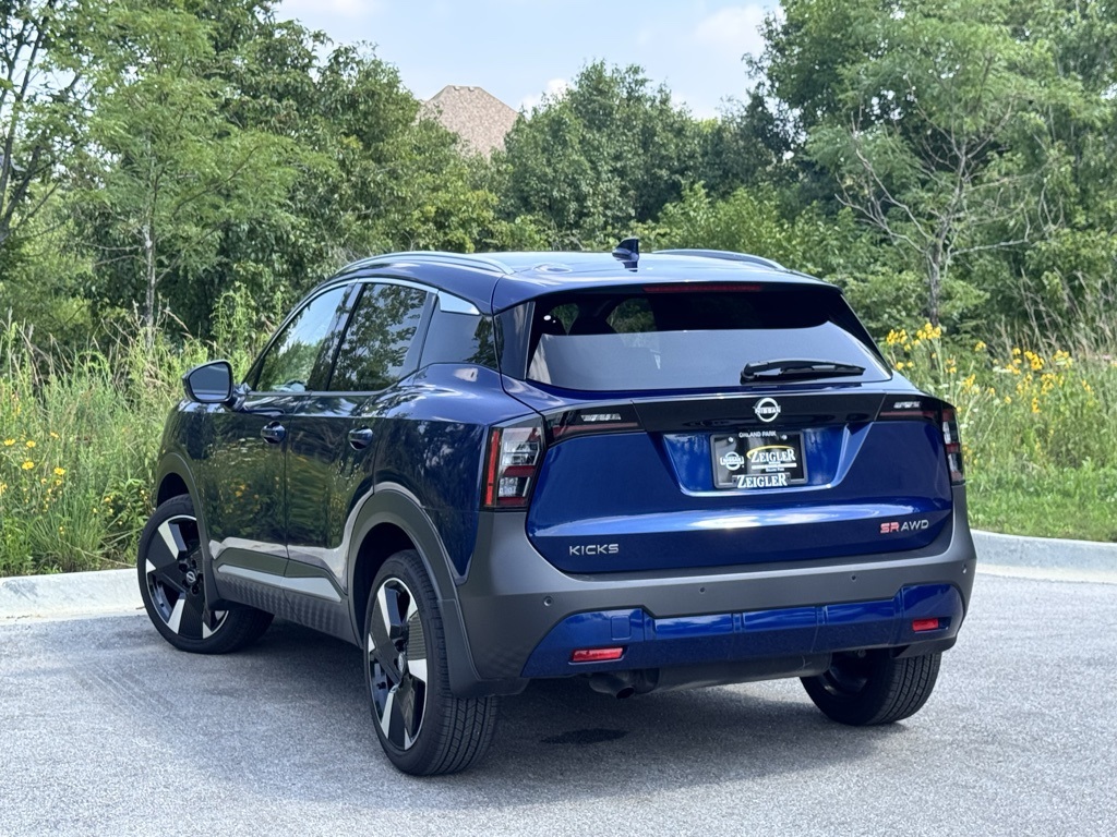 2025 Nissan Kicks SR photo 4