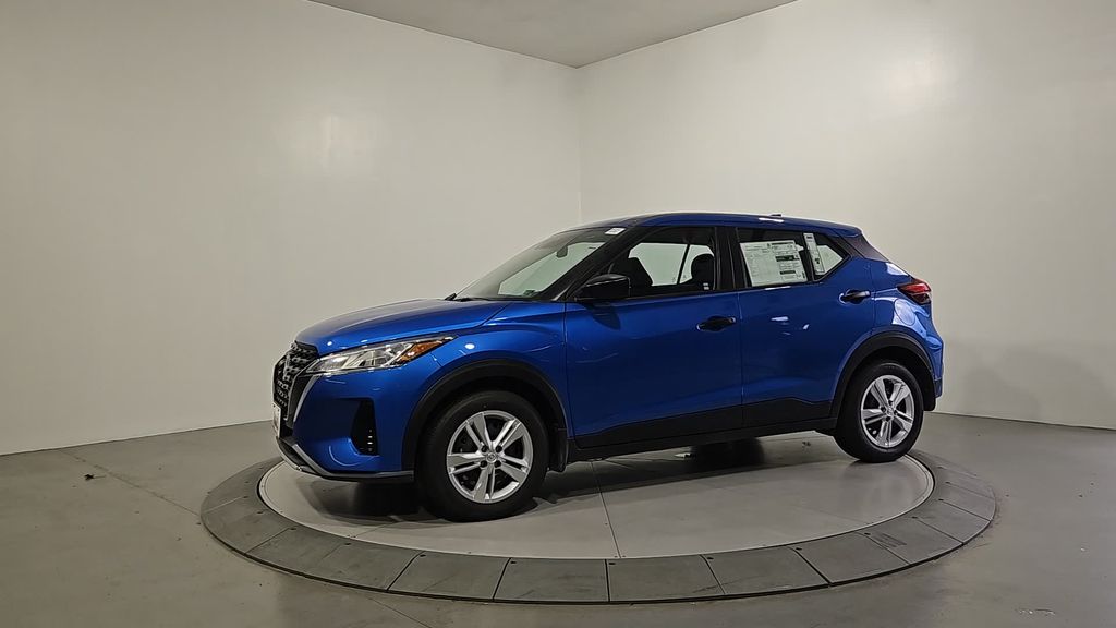 2025 Nissan Kicks Play S photo 2