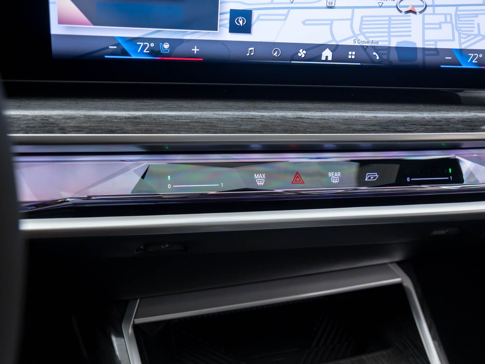 New 2025 Mineral White Metallic BMW 760i xDrive image 24