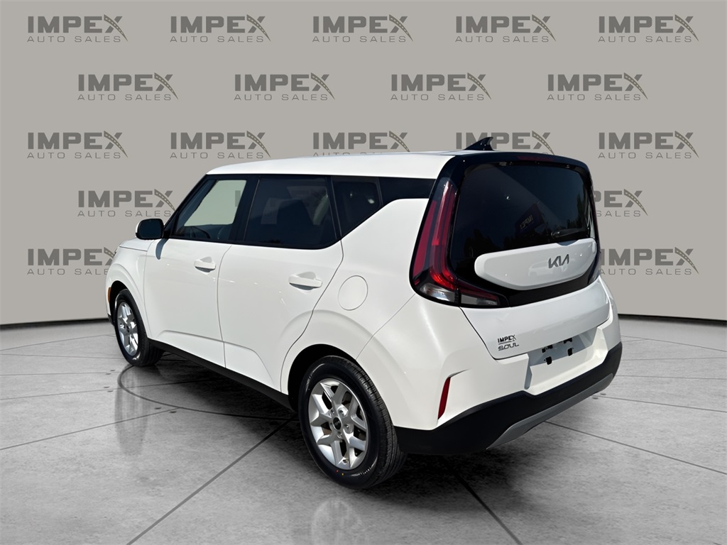 2024 Kia Soul LX S photo 3