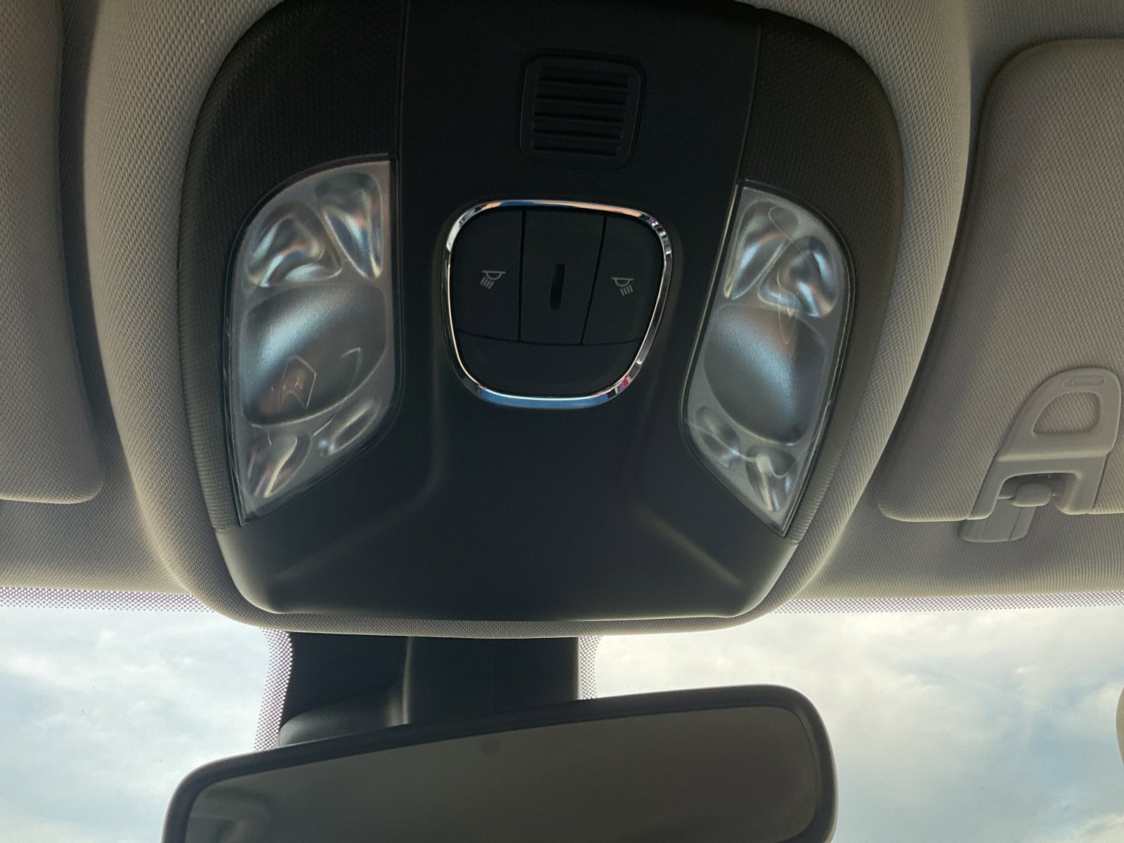 2022 Jeep Compass Latitude Lux photo 22