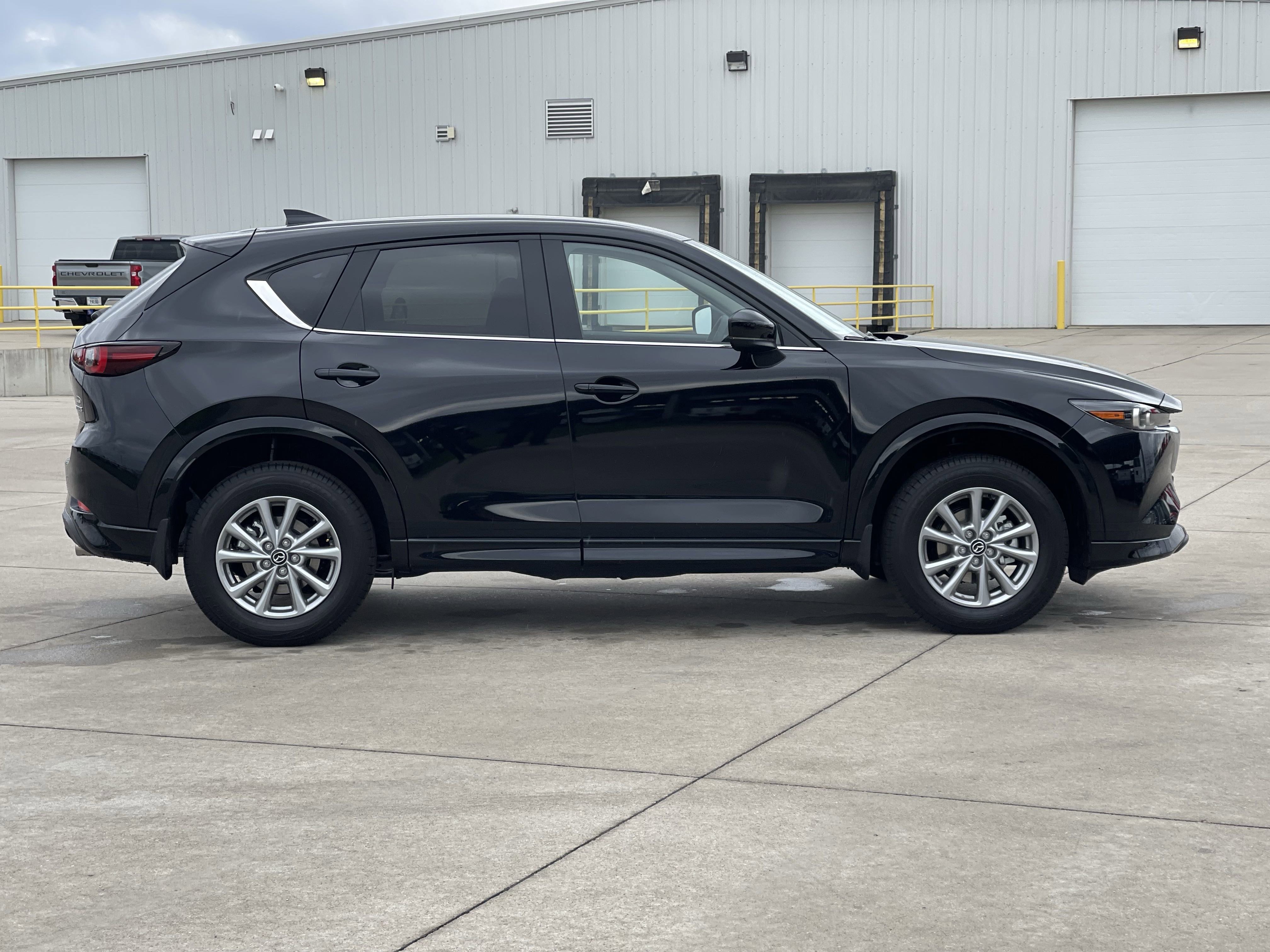 2025 Mazda CX-5 2.5 Select photo 4
