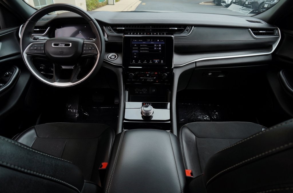 2023 Jeep Grand Cherokee Altitude photo 8