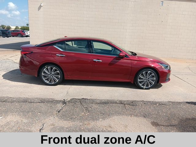 2025 Nissan Altima 2.5 SL photo 2