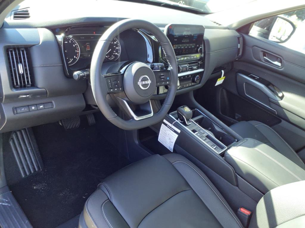 2025 Nissan Pathfinder SL photo 9