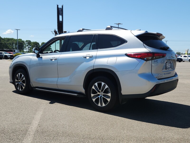 2021 Toyota Highlander XLE photo 4
