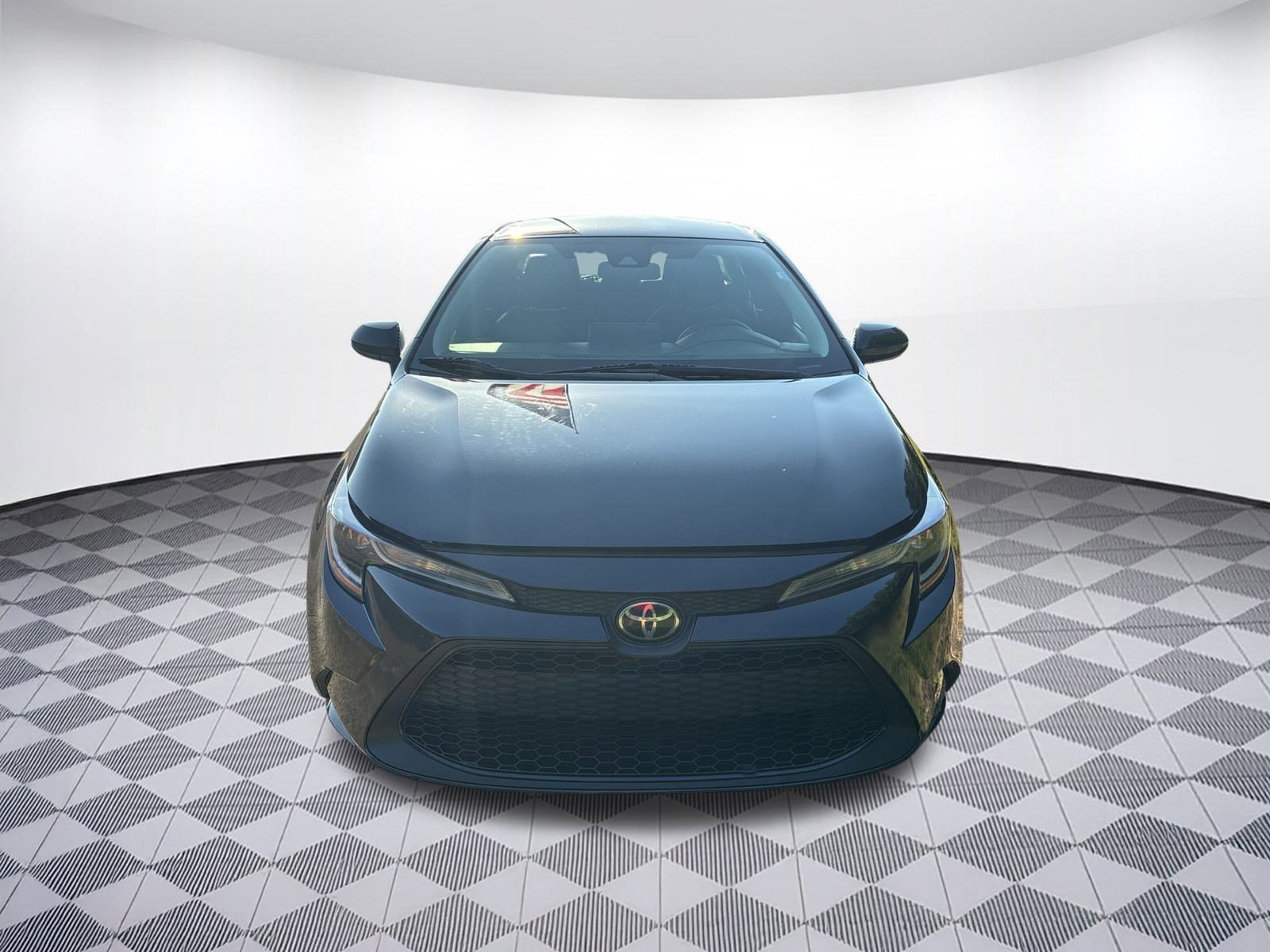 Used 2021 Toyota Corolla LE with VIN 5YFEPMAE2MP210808 for sale in Northfield, Minnesota