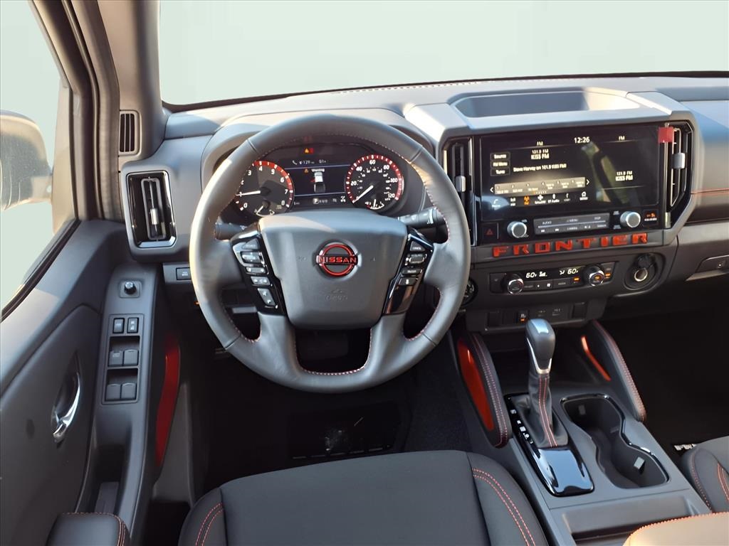 2025 Nissan Frontier PRO-4X photo 13