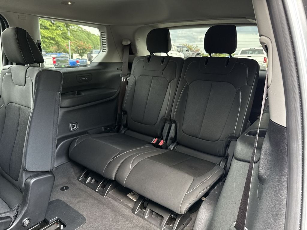 2021 Jeep Grand Cherokee Laredo photo 24