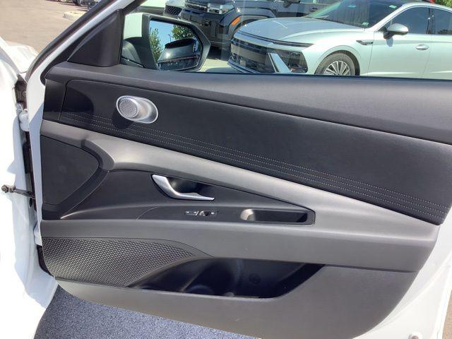2025 Hyundai Elantra SE photo 17