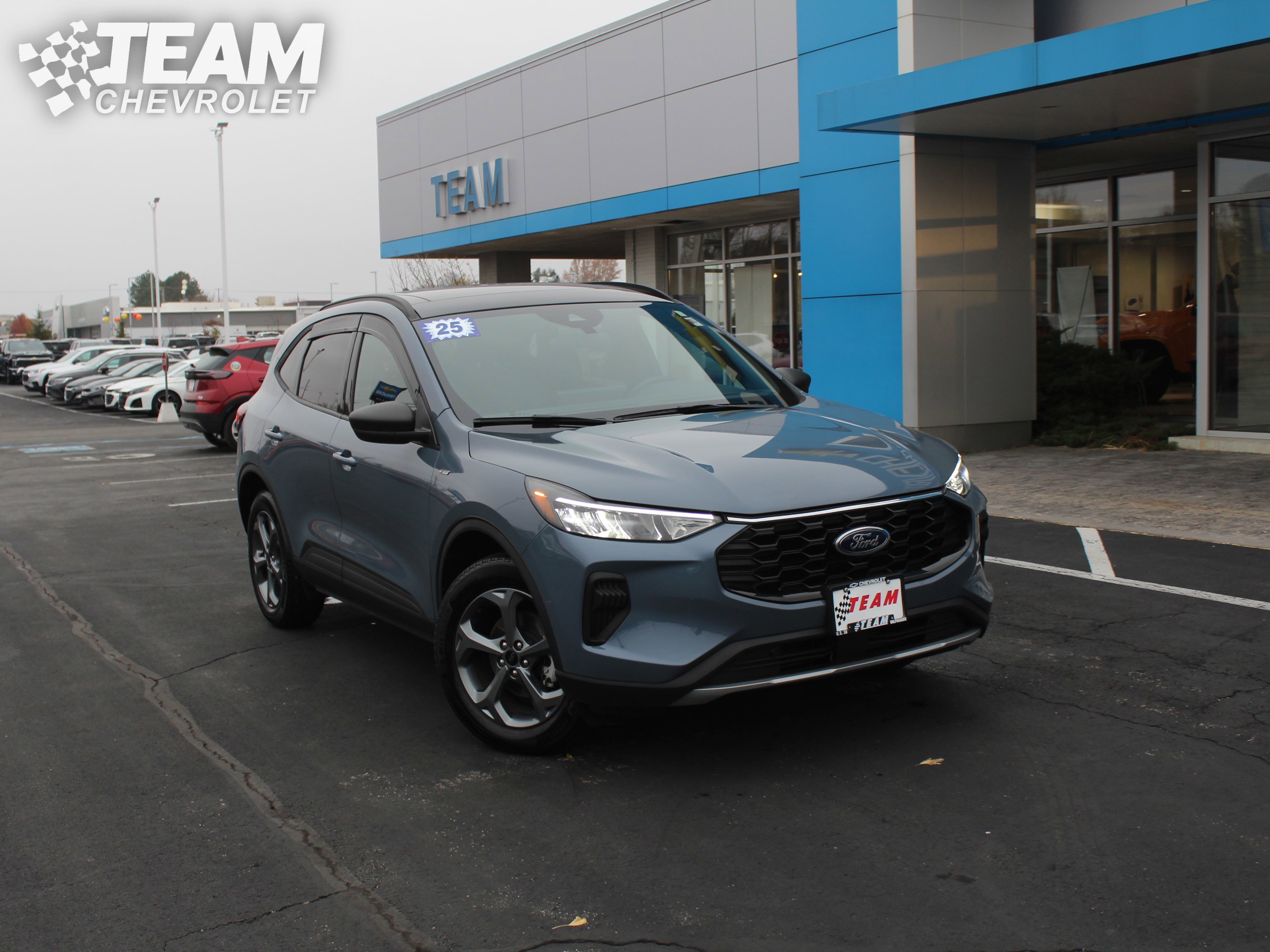 2025 Ford Escape ST-Line photo 2