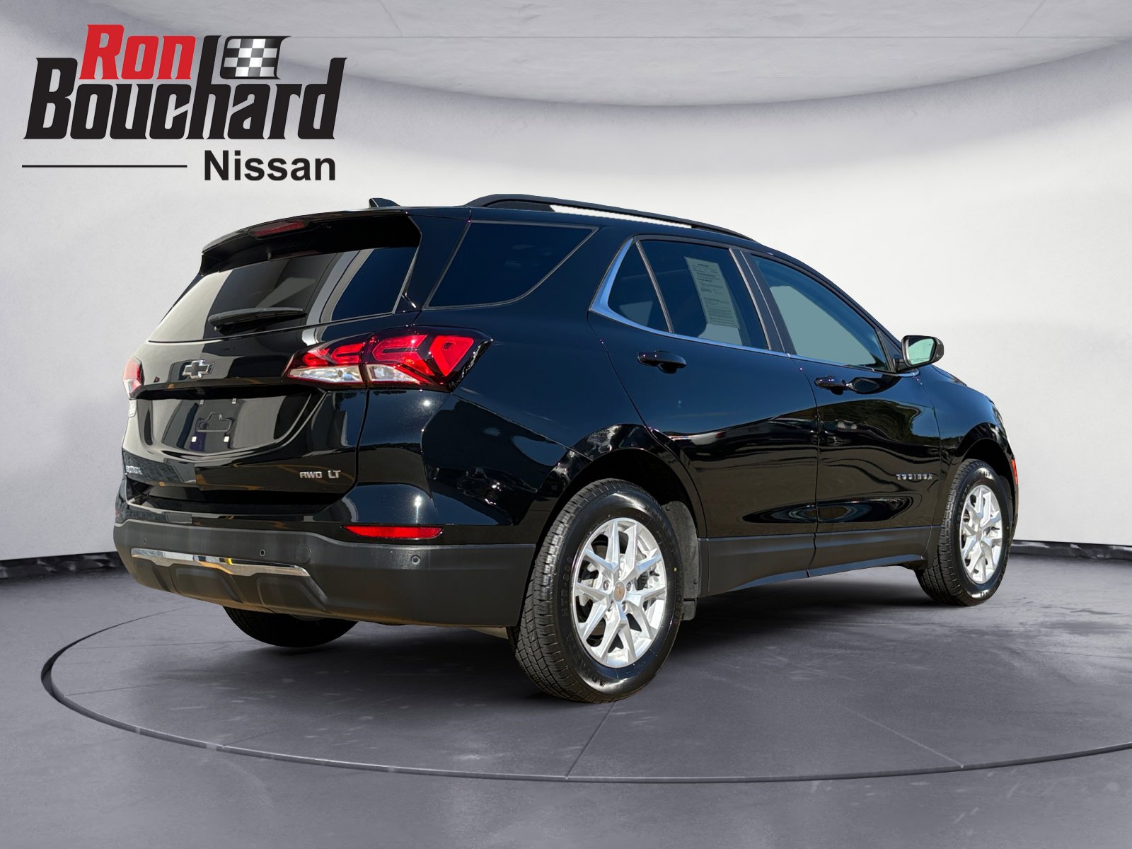 2022 Chevrolet Equinox LT photo 2