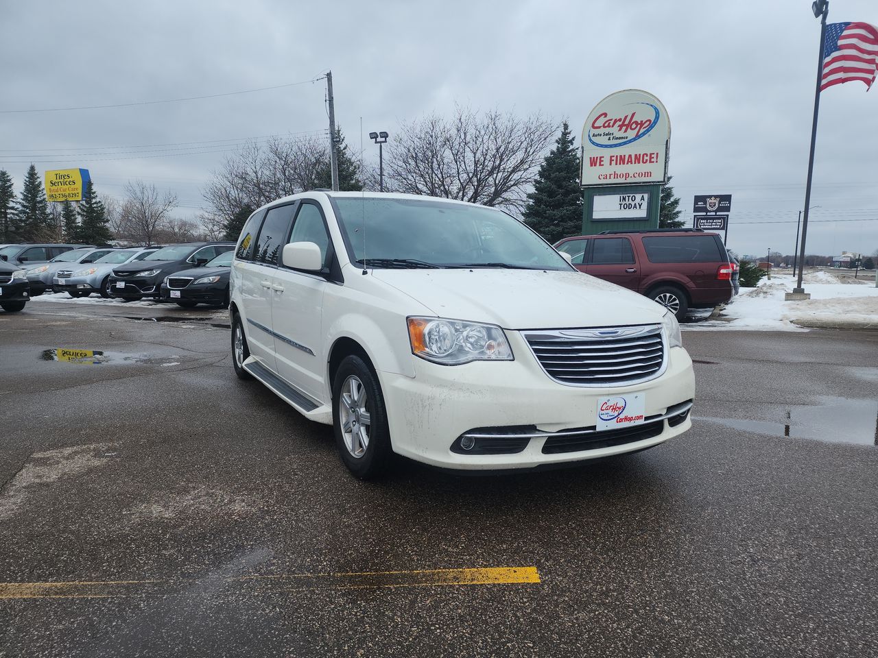 2012 Chrysler Town & Country Touring's photo