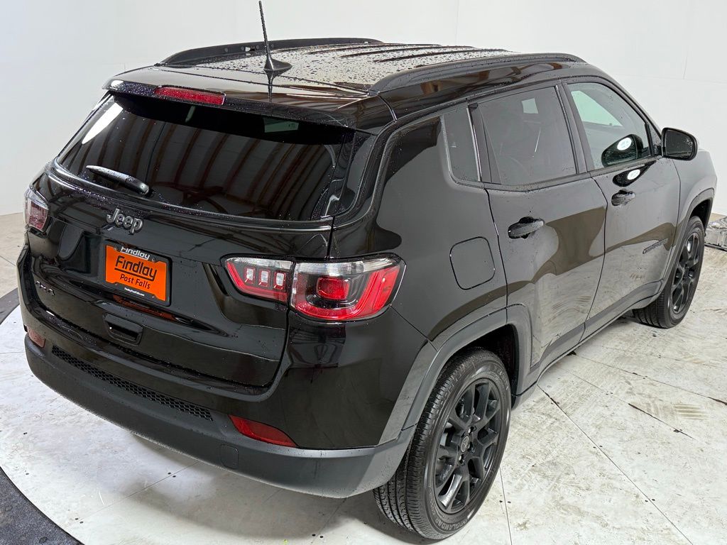 2026 Jeep Compass Latitude photo 4