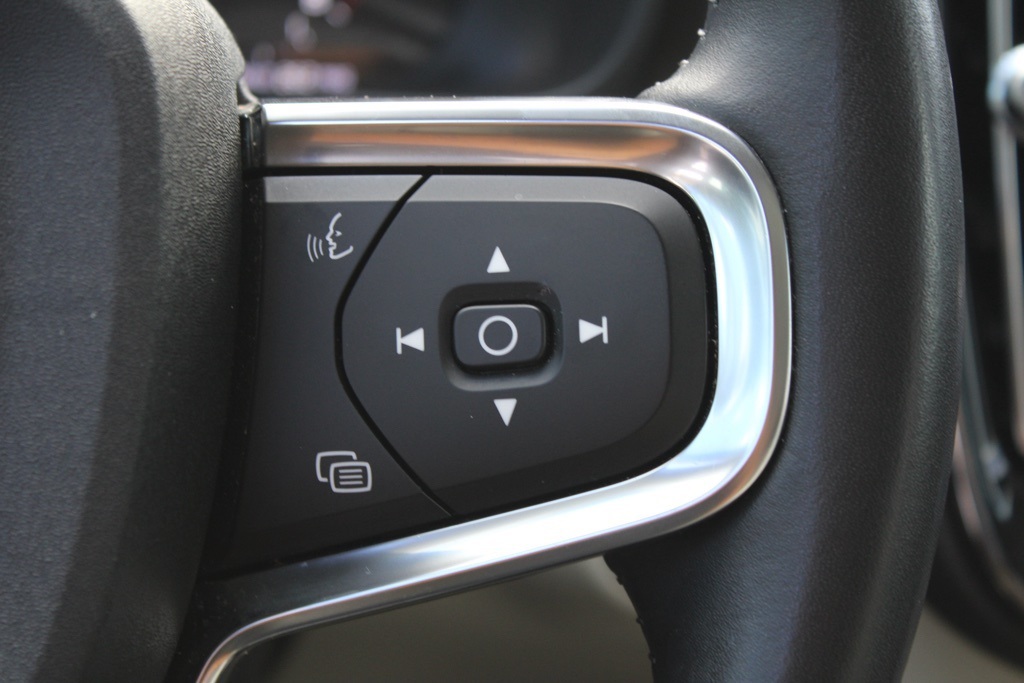 2021 Volvo XC40 T5 AWD Inscription photo 16