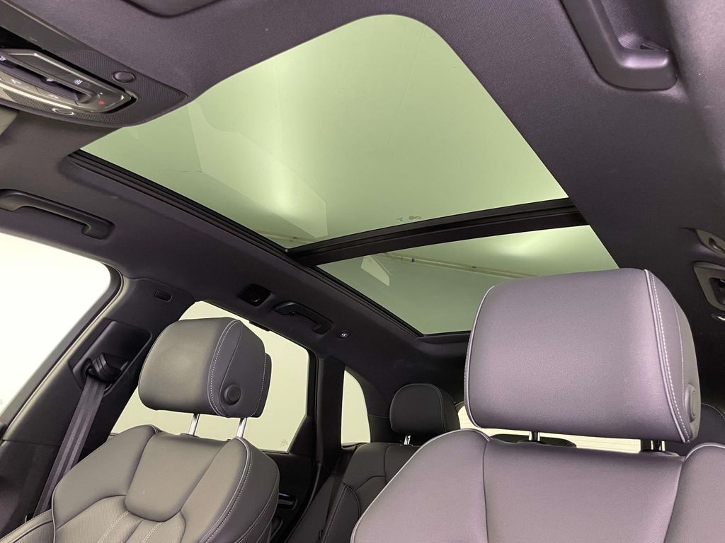 2023 Audi SQ5 Prestige photo 17
