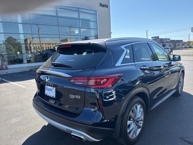 2022 Infiniti QX50 Luxe photo 3