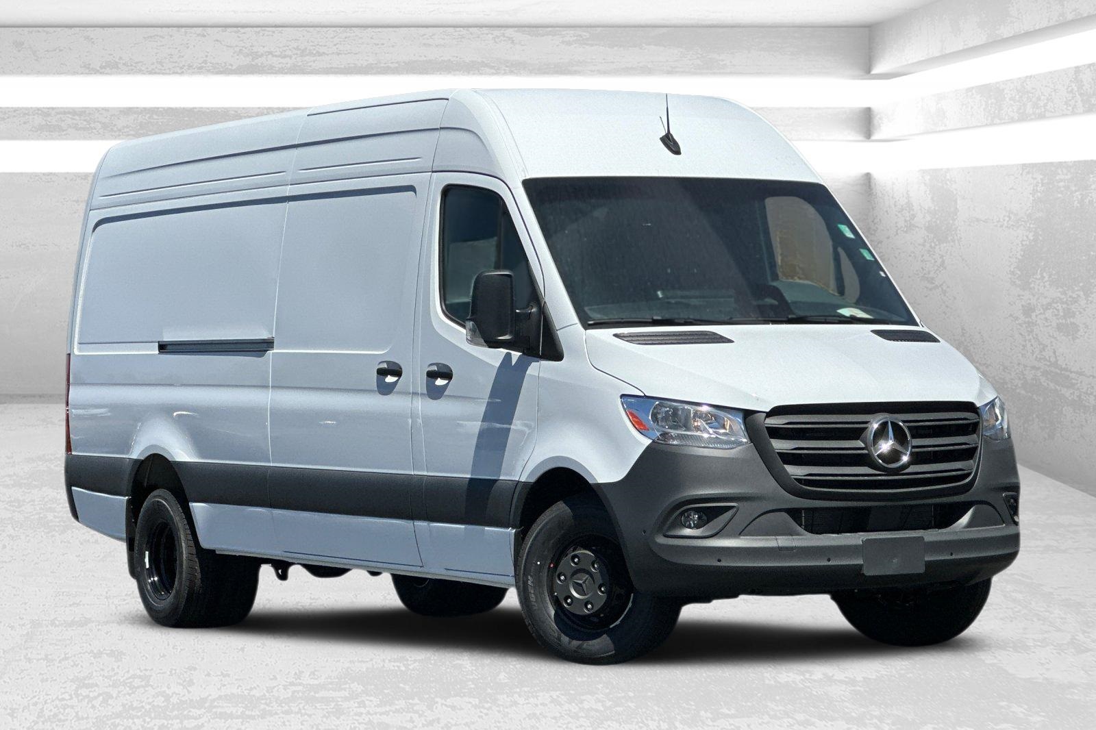 2025 Mercedes-Benz Sprinter Cargo Van Base's photo