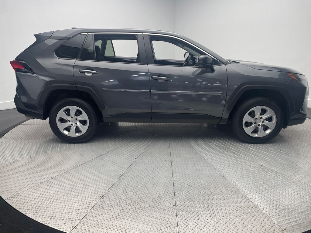 2023 Toyota RAV4 LE photo 2