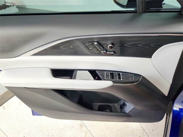 2024 Cadillac Lyriq Sport photo 32