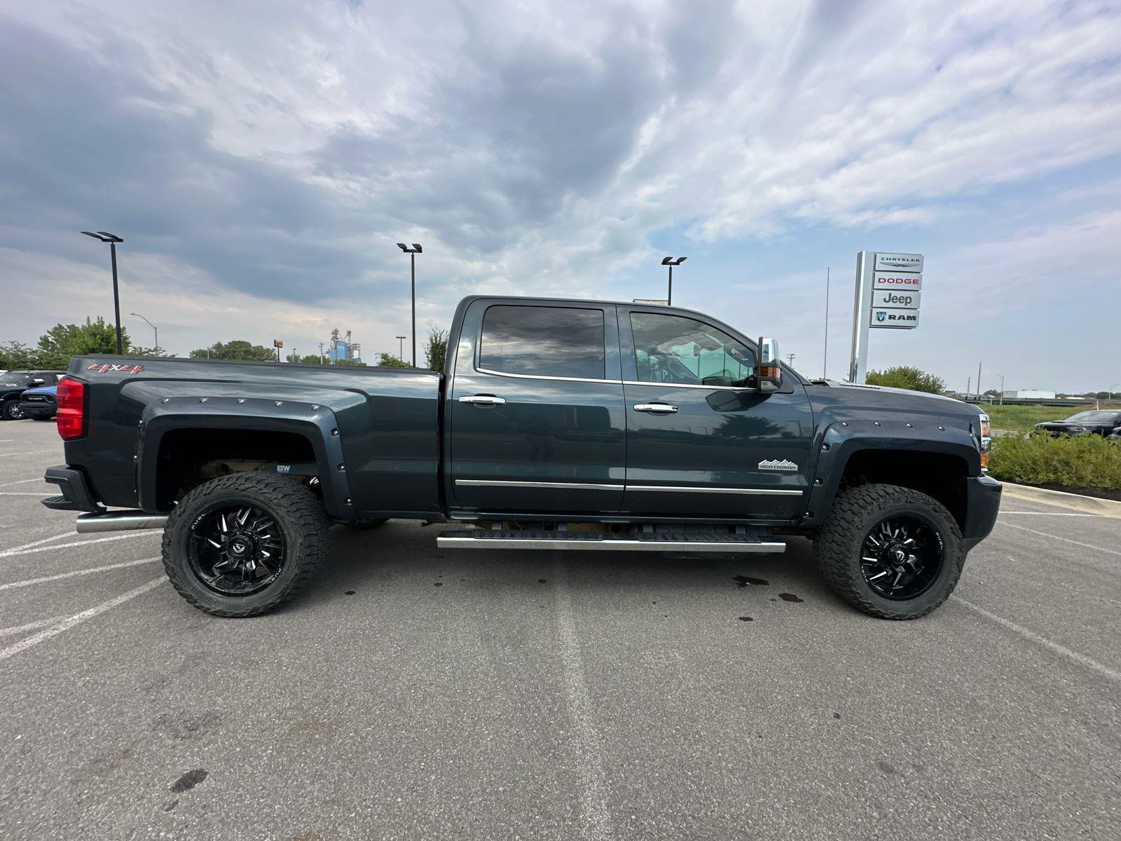 2019 Chevrolet Silverado 2500HD High Country photo 4