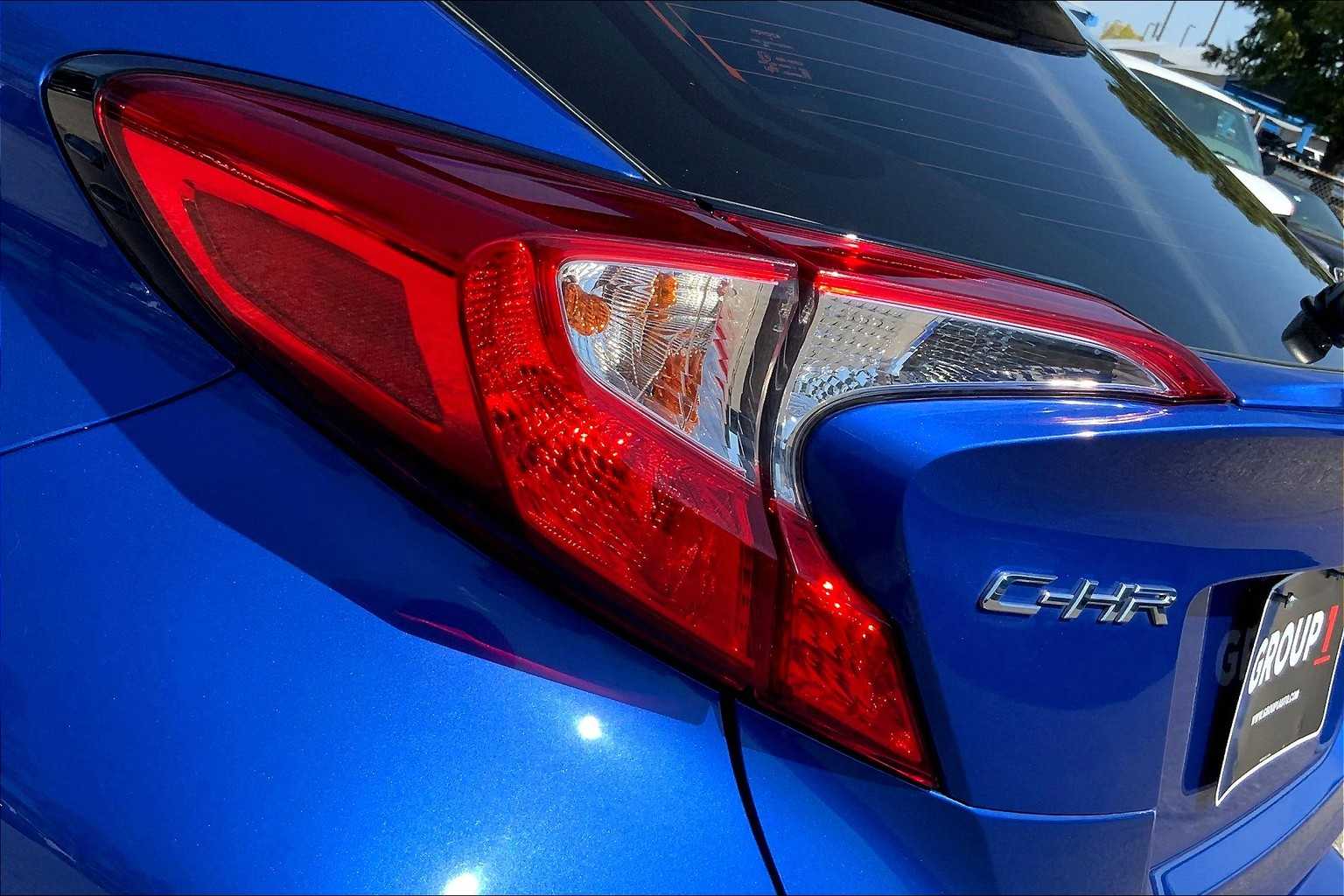 2020 Toyota C-HR LE photo 27