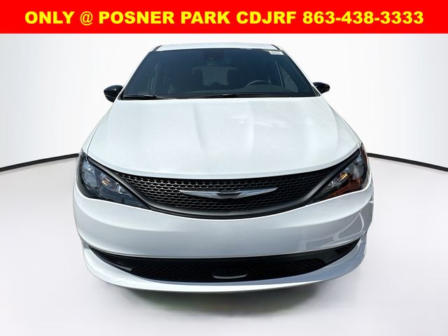 2025 Chrysler Voyager LX photo 2