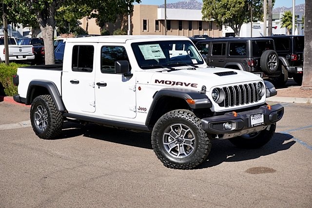 New 2025 Bright White Clear-Coat Exterior Paint Jeep Mojave image 3