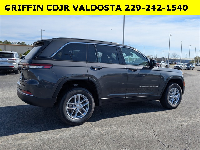2025 Jeep Grand Cherokee Laredo photo 3